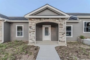 1642 Kenneth Dr in Junction City, KS - Building Photo