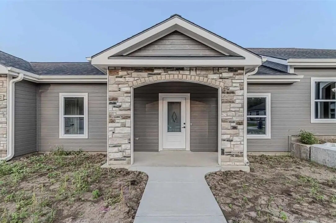 1642 Kenneth Dr in Junction City, KS - Building Photo