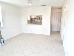 10057 Winding Lake Rd in Sunrise, FL - Building Photo - Building Photo