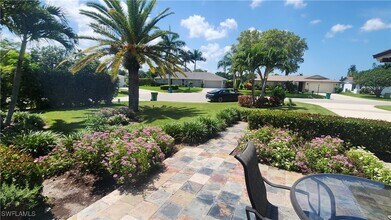 521 Whitewater Way in Naples, FL - Building Photo - Building Photo