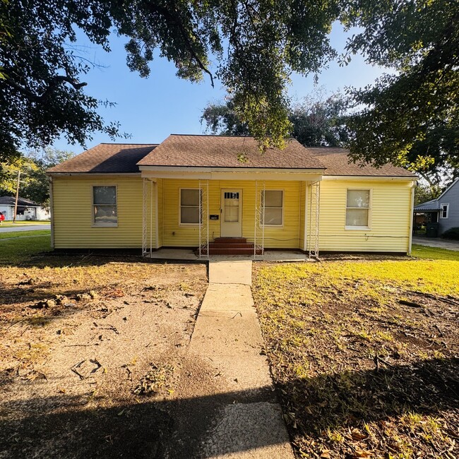 property at 3148 Alamo Ave