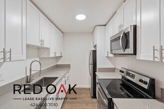 980 Menlo Ave in Los Angeles, CA - Building Photo - Building Photo