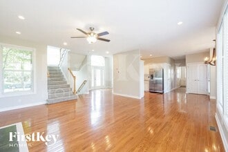 5836 Noreston St in Shawnee, KS - Foto de edificio - Building Photo