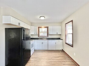 1335 Blaine Ave in Janesville, WI - Building Photo - Building Photo