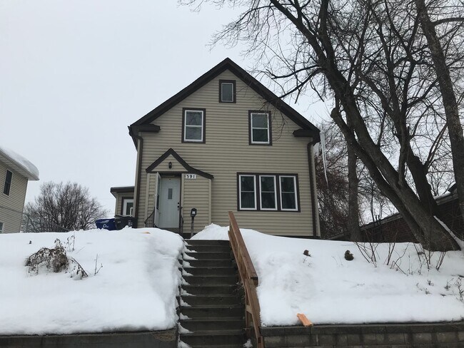 391 Case Ave E in St. Paul, MN - Building Photo - Building Photo