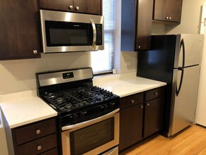 3217 W Cullom Ave in Chicago, IL - Foto de edificio - Building Photo