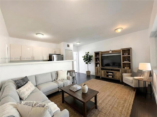 1040 NW 3rd Ave, Unit 5 in Miami, FL - Building Photo - Building Photo