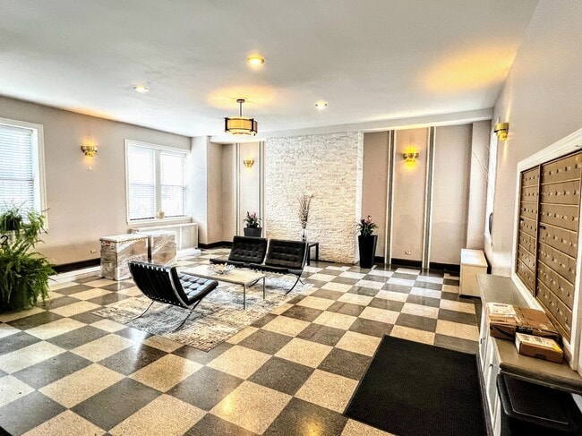 3933 N Clarendon Ave in Chicago, IL - Building Photo - Building Photo