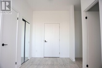 220-220 Missinnihe Way in Mississauga, ON - Building Photo - Building Photo