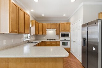 1301 Waterview Way in Essex, MD - Foto de edificio - Building Photo