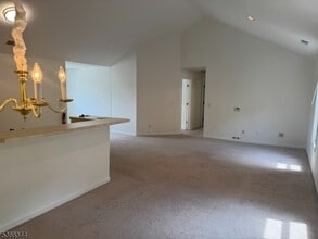 24 Bourne Cir in Hamburg, NJ - Foto de edificio - Building Photo