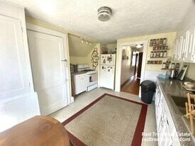 92 Hobart St, Unit 2 in Boston, MA - Building Photo