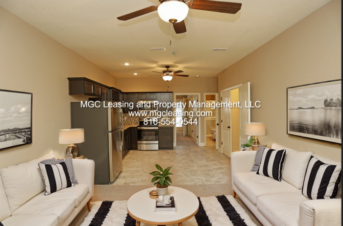 2145 SW Timbertrace Ln in Lee's Summit, MO - Foto de edificio