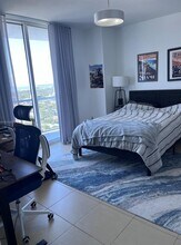 185 SW 7th St, Unit 3702 in Miami, FL - Building Photo - Building Photo