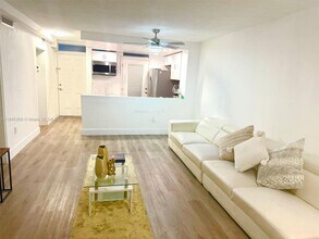 1045 10th St in Miami Beach, FL - Building Photo - Building Photo