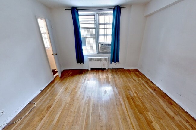 340 E 58th St, Unit 2B in New York, NY - Building Photo - Building Photo