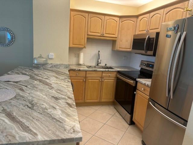 1520 McKinley St, Unit 103E in Hollywood, FL - Foto de edificio