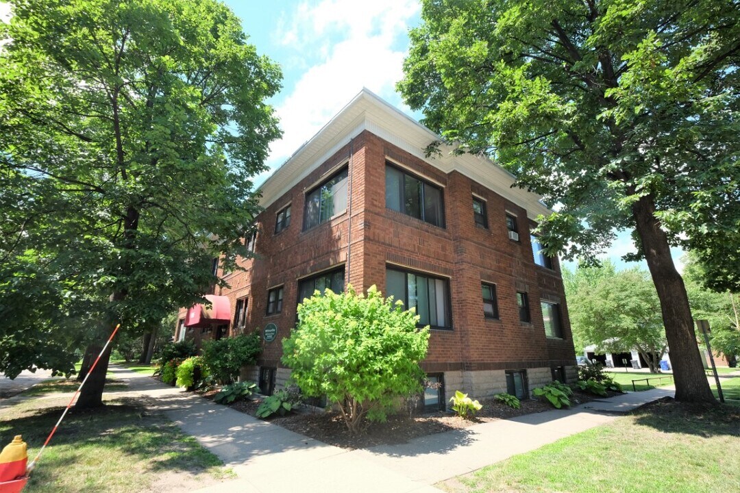 Portland Villas 1985 in St. Paul, MN - Foto de edificio