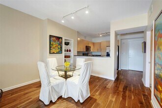 54 Rainey St in Austin, TX - Building Photo - Building Photo
