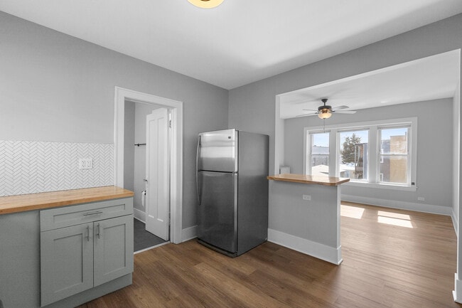 3222 W Grace St, Unit 1E in Chicago, IL - Foto de edificio - Building Photo