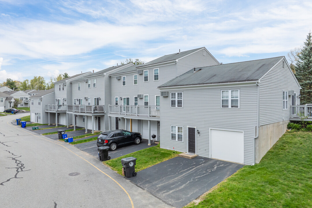 Greenwich Estates in West Warwick, RI - Foto de edificio