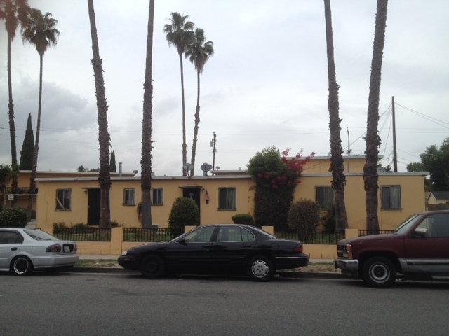 5819-5827 Cecilia St in Bell Gardens, CA - Foto de edificio