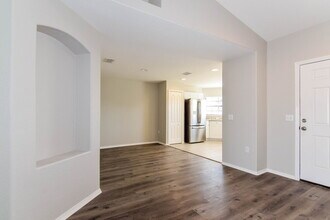 8179 Woodvine Cir in Lakeland, FL - Building Photo - Building Photo