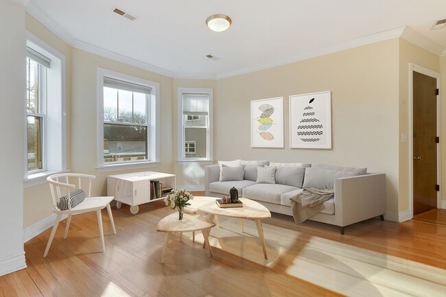 4861 N Hermitage Ave, Unit 4865-1W