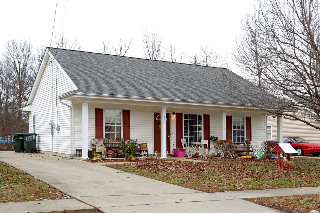 Angela Homes in Shepherdsville, KY - Building Photo