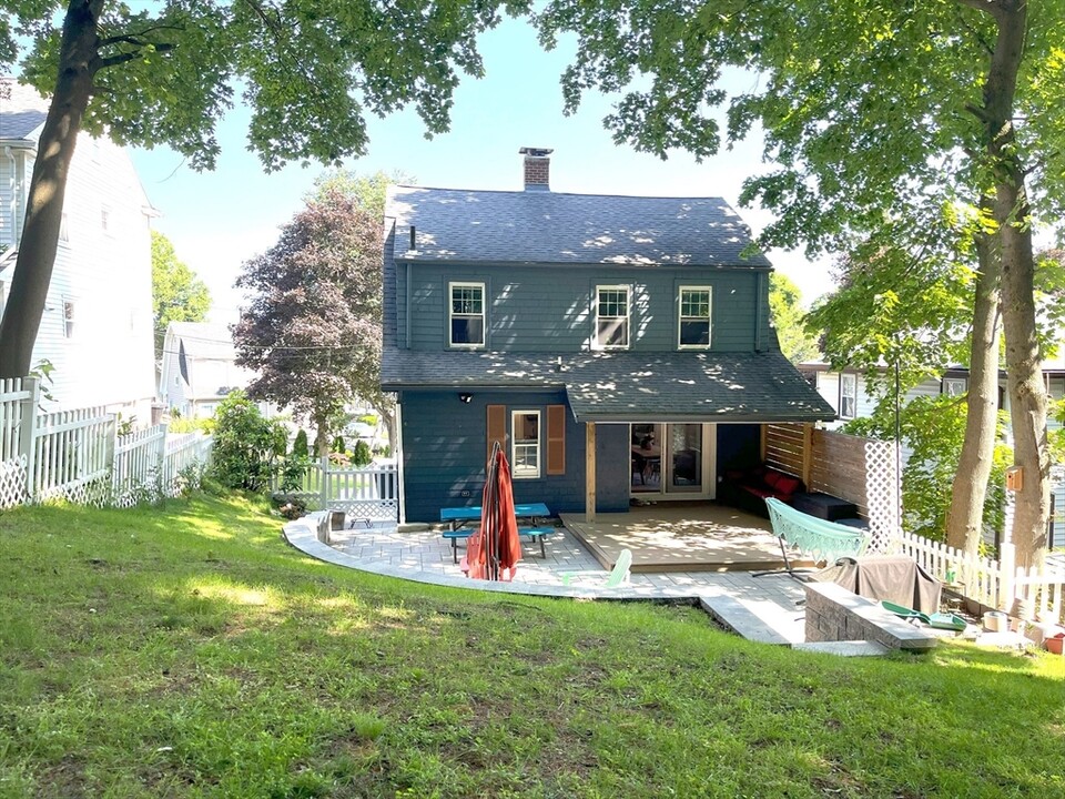30 Hillside Ave in Quincy, MA - Building Photo
