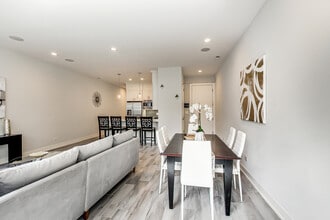 1154 W Ohio St in Chicago, IL - Foto de edificio - Building Photo