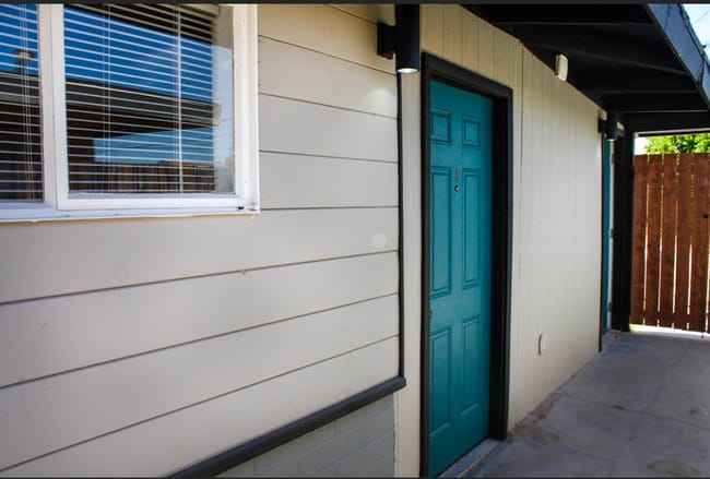 1125 Tamerack Ave in Las Vegas, NV - Building Photo - Building Photo