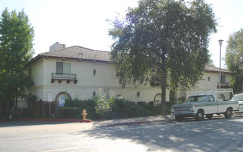 Governor's Plaza Apartments in Carmichael, CA - Building Photo - Building Photo