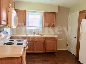 6942 Gloria Dr in Cincinnati, OH - Building Photo - Building Photo