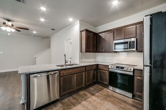 10315 Lynwood Branch in San Antonio, TX - Building Photo - Building Photo