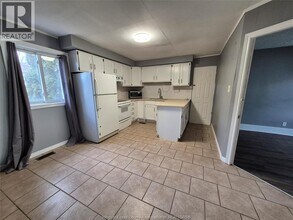 1815 Albert Rd in Windsor, ON - Building Photo - Building Photo