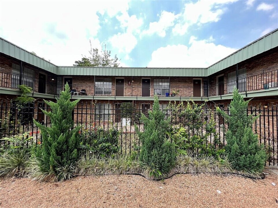 425 Emerson St in Houston, TX - Building Photo