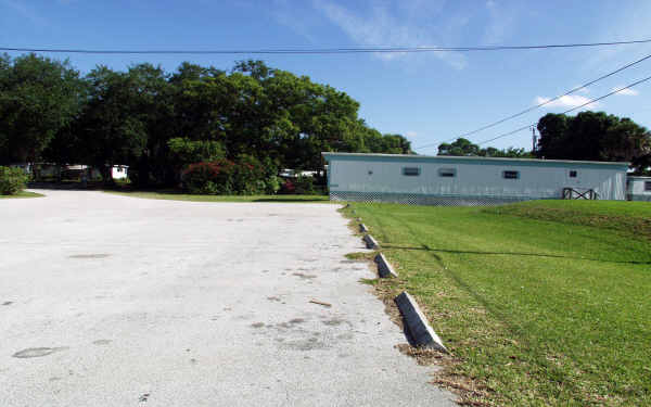 2668 Aurora Rd in Melbourne, FL - Building Photo