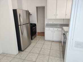 11740 Missouri Ave, Unit 11734 in Los Angeles, CA - Building Photo - Building Photo