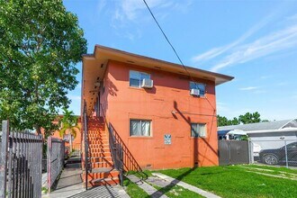 2275 NW 23rd St in Miami, FL - Building Photo - Building Photo