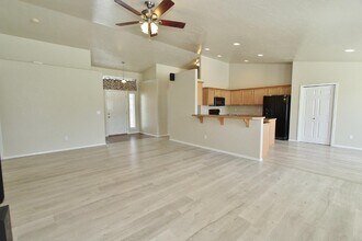 9138 S Red Delicious Ave in Kuna, ID - Foto de edificio - Building Photo