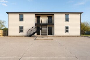 1421 Kingston Dr in Wharton, TX - Building Photo