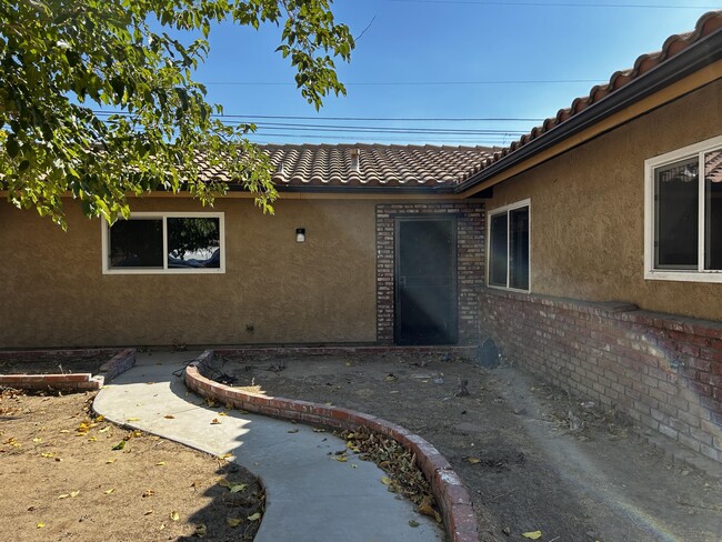 44717 12th in Lancaster, CA - Building Photo - Building Photo