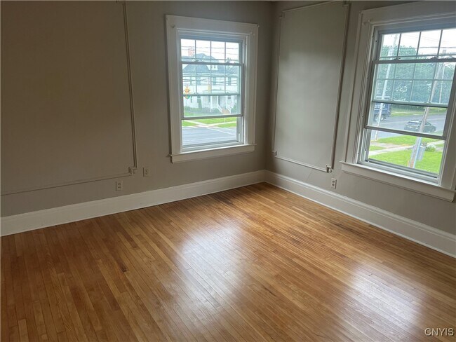 2401 Genesee St in Utica, NY - Building Photo - Building Photo