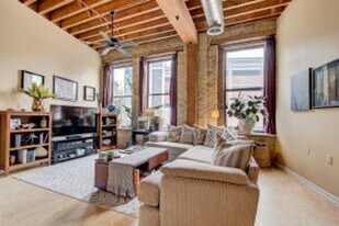 141 N Water St in Milwaukee, WI - Building Photo