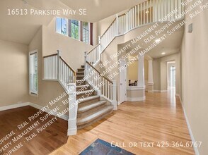 16513 Parkside Way SE in Renton, WA - Foto de edificio - Building Photo