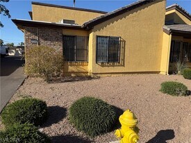 1390 Hialeah Dr, Unit A in Las Vegas, NV - Building Photo