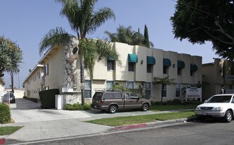 Palm West Apartments in Anaheim, CA - Building Photo