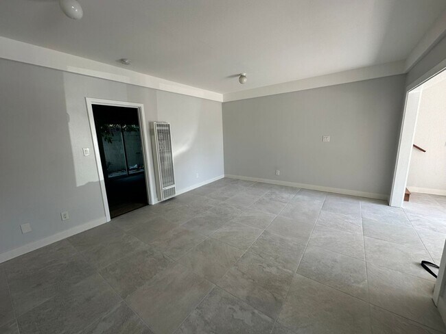 1123 Highland St-Unit -B in Santa Ana, CA - Building Photo - Building Photo