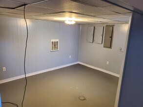 163 Miron Ave, Unit 163 in Weirton, WV - Foto de edificio - Building Photo